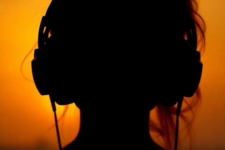 Goldene Audio-Hypnose-Szene für Happy Power